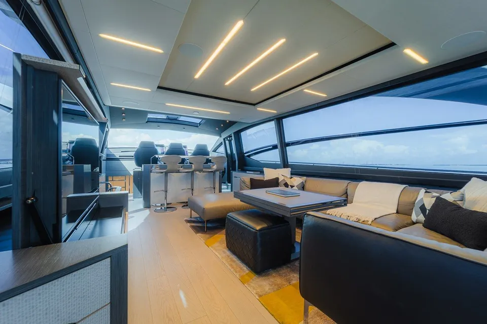 Nova, 2021 Pershing 8X, photo 13