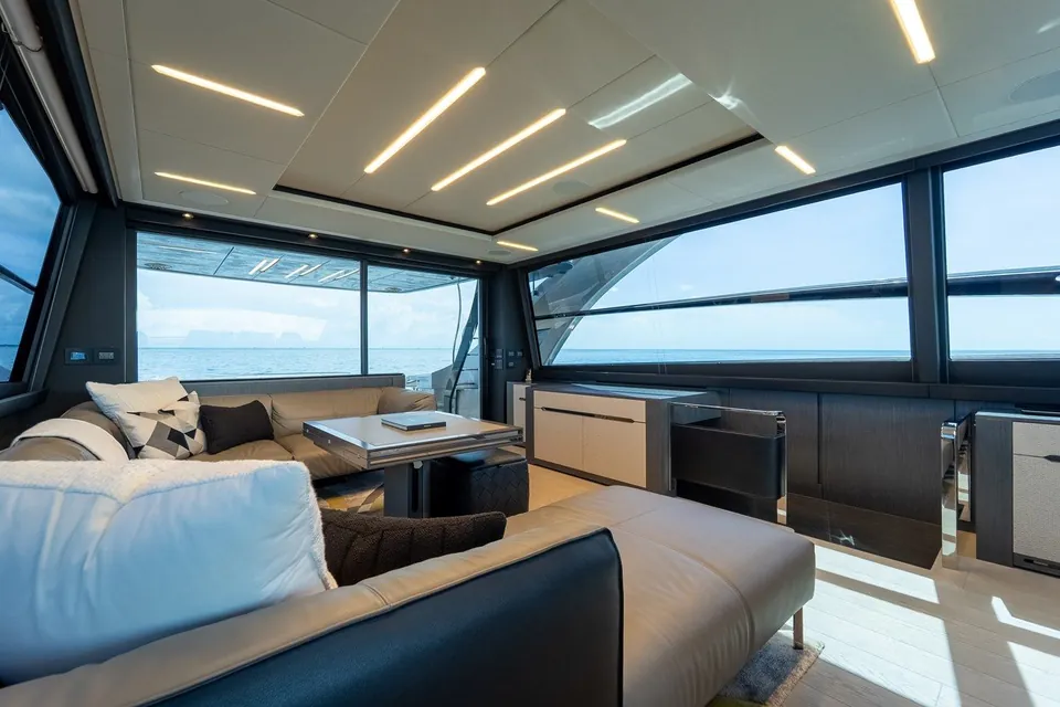 Nova, 2021 Pershing 8X, photo 15