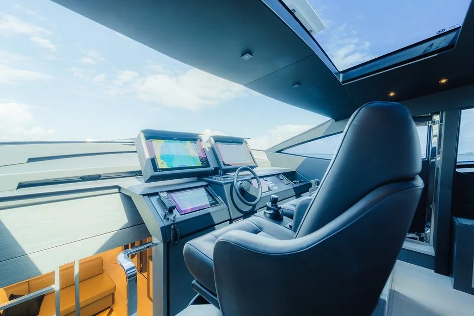 Nova, 2021 Pershing 8X, photo 18
