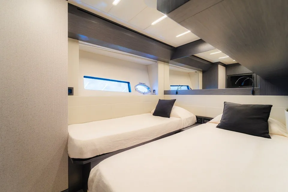 Nova, 2021 Pershing 8X, photo 29