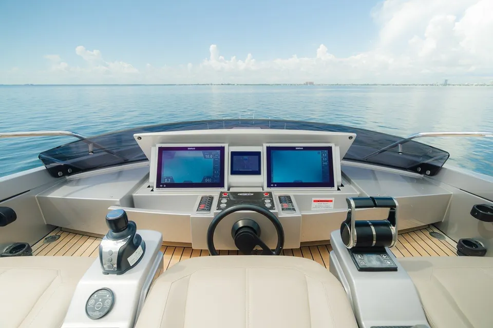 Nova, 2021 Pershing 8X, photo 34