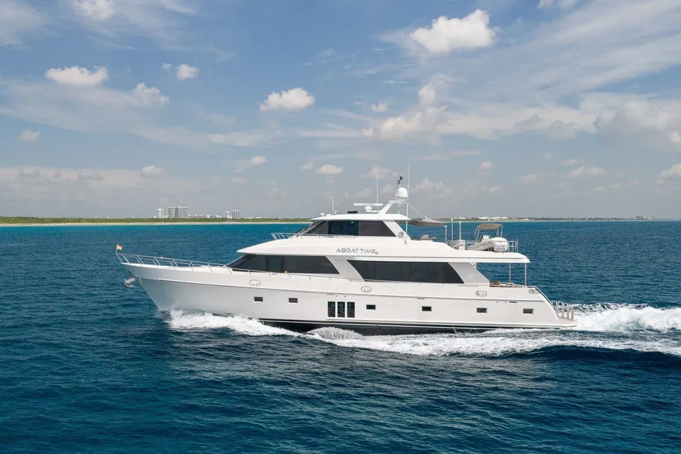 Aboat Time, 2018 Ocean Alexander 70E Flybridge, photo 3