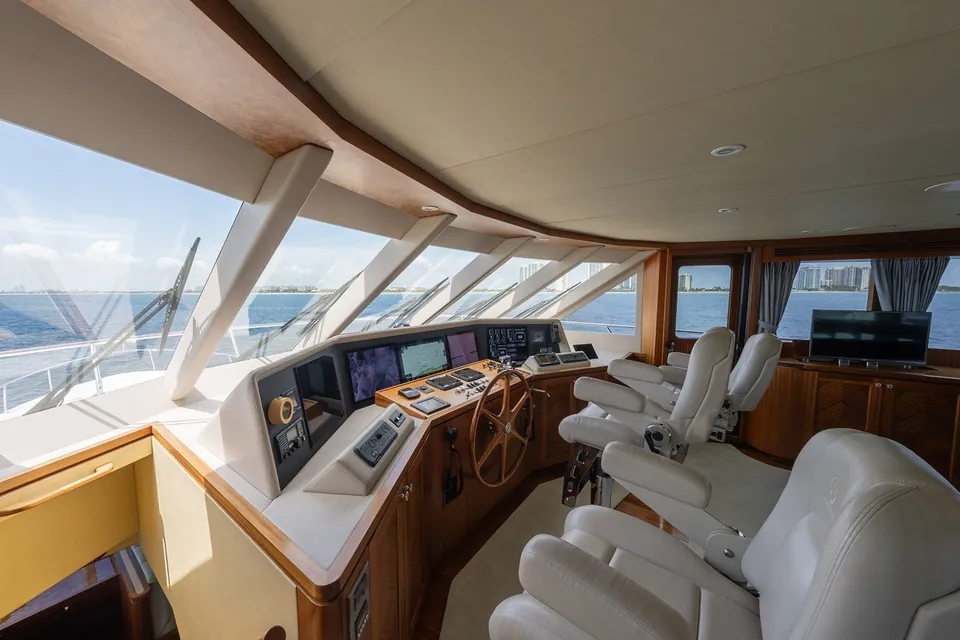 Aboat Time, 2018 Ocean Alexander 70E Flybridge, photo 9