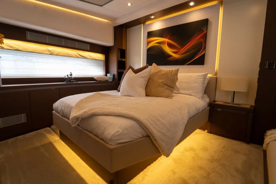 Yachtooma, 2017 Prestige Yachts 680, photo 9