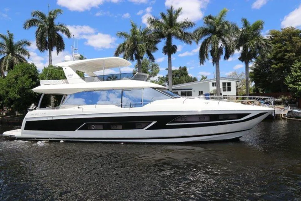 Breathe Easy, 2017 Prestige Yachts Motoryacht, photo 2