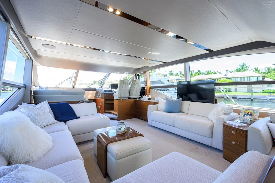 Miss Amy, 2020 Princess F70, photo 2
