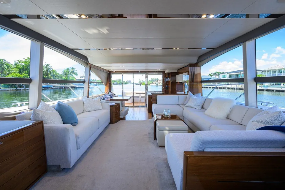 Miss Amy, 2020 Princess F70, photo 18