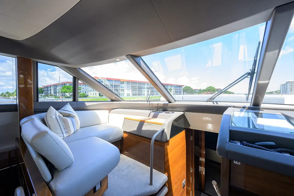 Miss Amy, 2020 Princess F70, photo 20