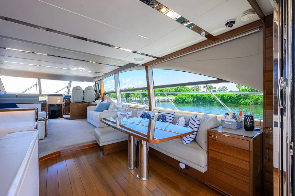 Miss Amy, 2020 Princess F70, photo 24