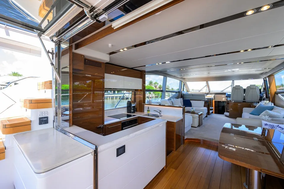 Miss Amy, 2020 Princess F70, photo 25