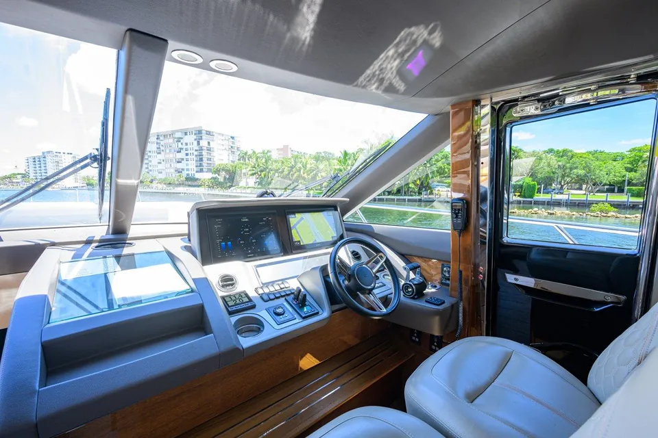 Miss Amy, 2020 Princess F70, photo 26