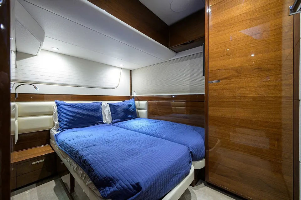 Miss Amy, 2020 Princess F70, photo 37