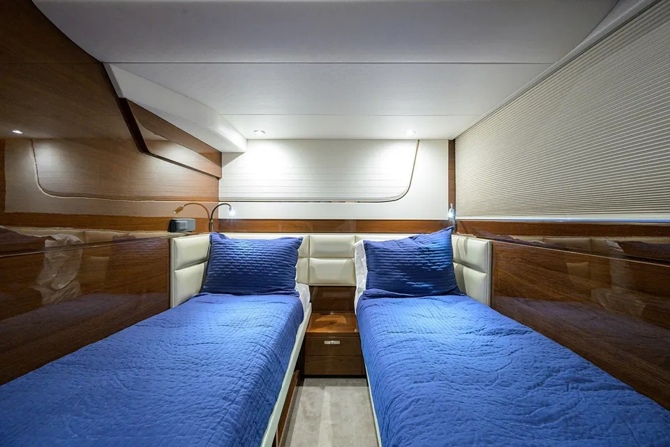 Miss Amy, 2020 Princess F70, photo 39