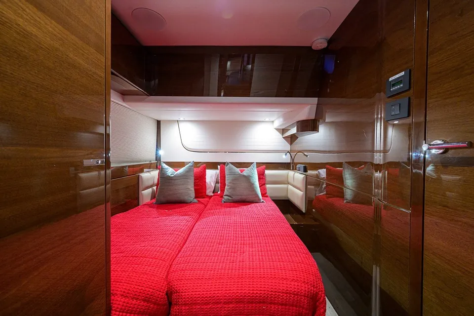 Miss Amy, 2020 Princess F70, photo 41