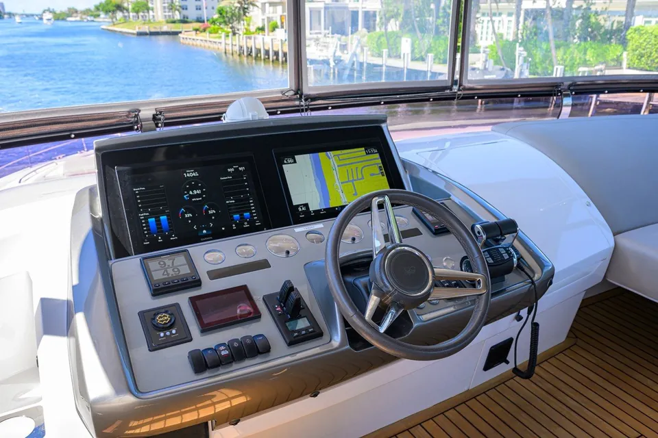 Miss Amy, 2020 Princess F70, photo 49