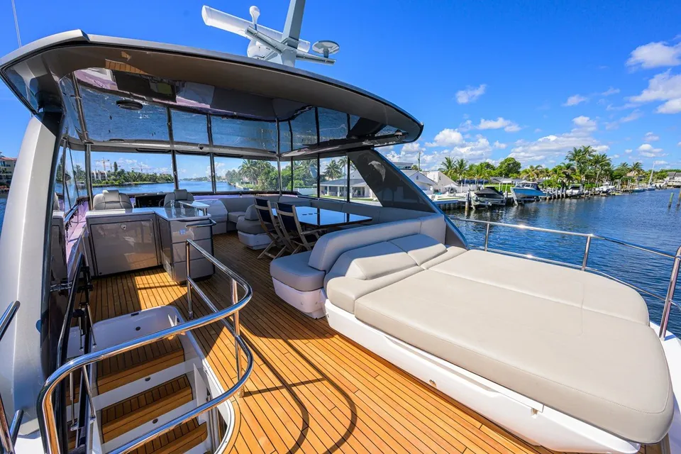 Miss Amy, 2020 Princess F70, photo 56