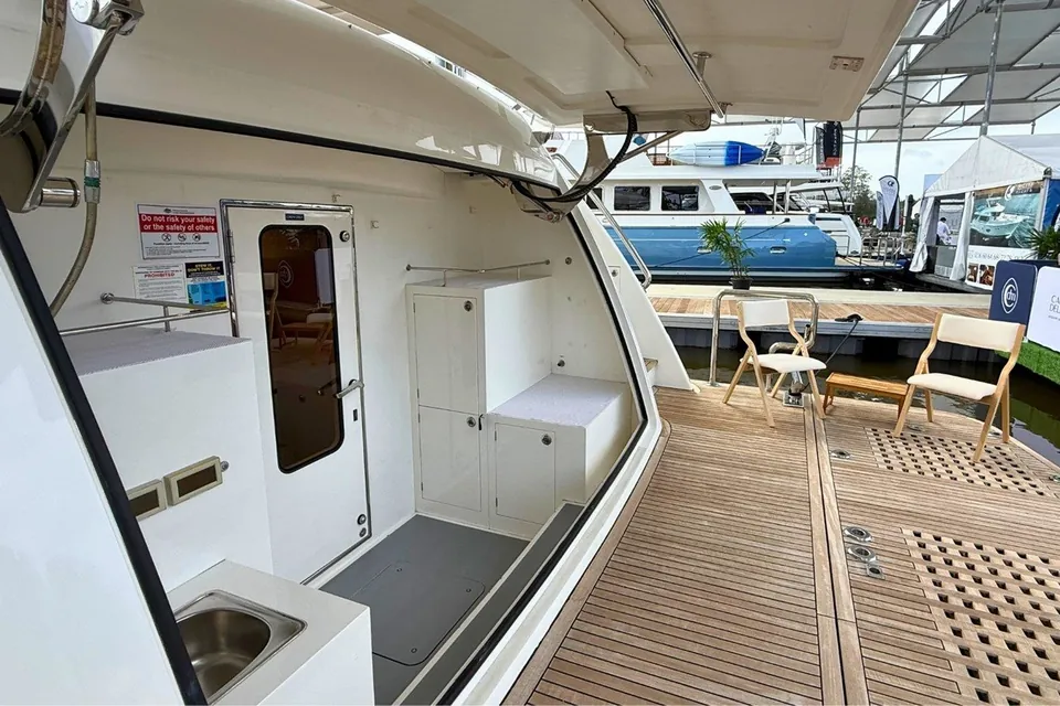 Euphoria, 2017 Custom Line Navetta 37, photo 10