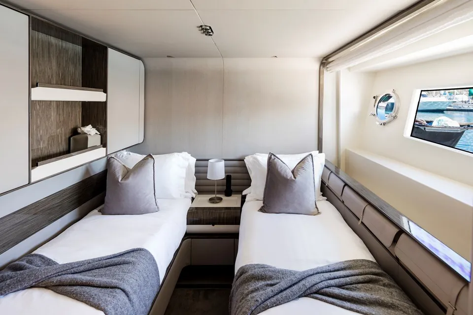 Indigo, 2017 Azimut Grande 30M, photo 22
