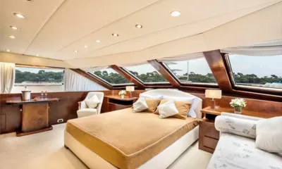Antisan: Cabina luminosa con letto matrimoniale, finestre inclinate, poltrona e divano