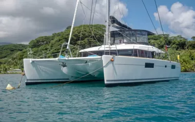 Diva by Lagoon – Private Sailing Catamaran Charter in Tahiti