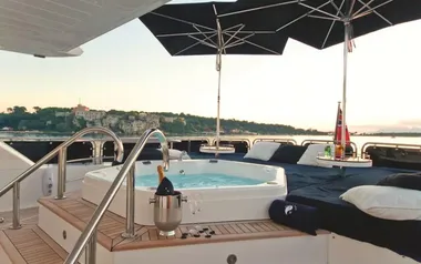 Black and White by Sunseeker – Private Motor Yacht Charter in Limassol