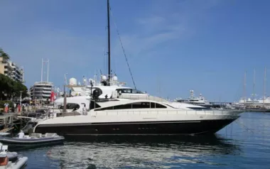 Blooms by Leopard – Private Motor Yacht Charter in Sydney
