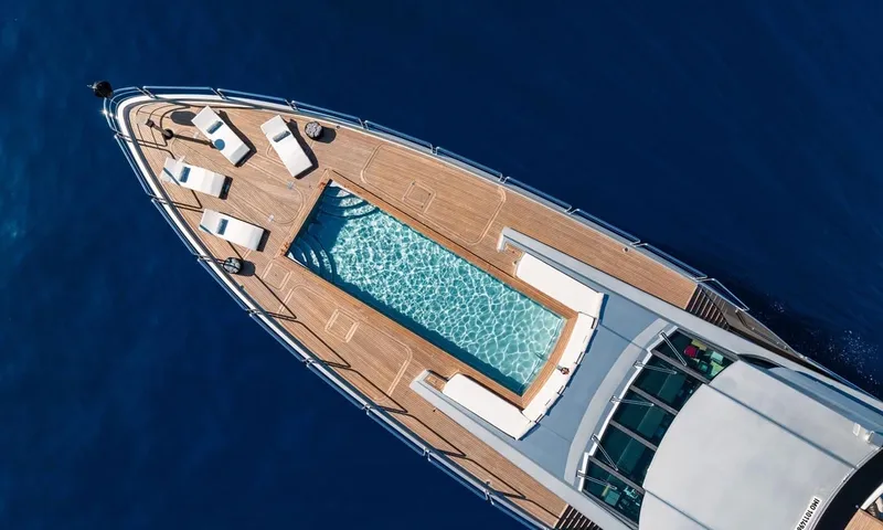 DB9 image 2