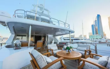 DXB von Benetti – privater Motoryacht Charter in Cinque Terre