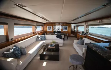 Encore by Horizon – Private Motor Yacht Charter in the Whitsundays