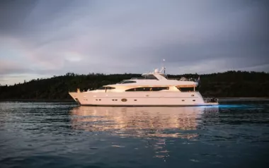 Encore by Horizon – Private Motor Yacht Charter in the Whitsundays