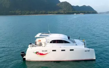 Hot Chilli by Stealth – Private Power Catamaran Charter in Thailand