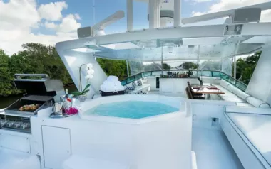 Il Capo by Broward – Private Motor Yacht Charter in Freeport