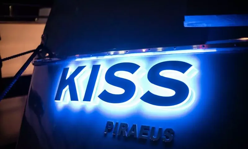 Kiss image 16