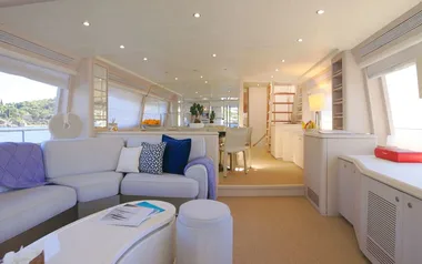 Lady Amanda by Couach – Private Motor Yacht Charter in Cannes