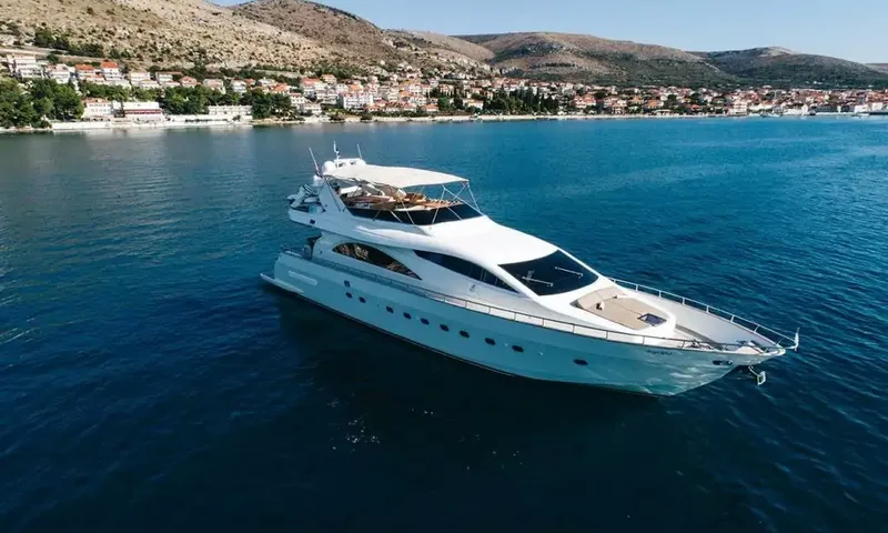 Lady Lona image 1