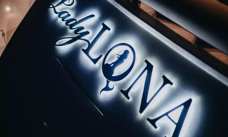 Lady Lona image 22