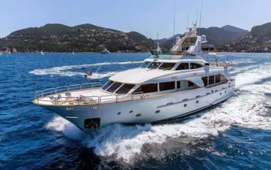 New Star by Benetti – Private Motor Yacht Charter in St Tropez