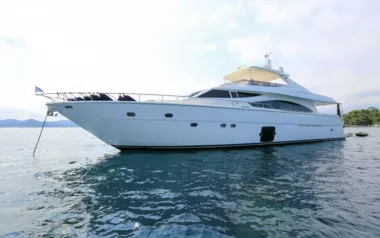 Onyx by Ferretti – Private Motor Yacht Charter in the Cayman Islands