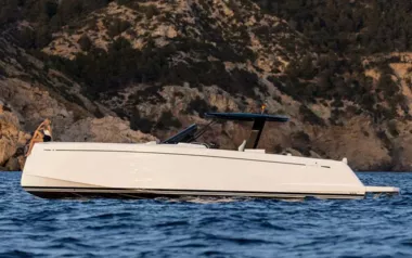 Pardo by Pardo – Private Power Boat Charter in Greece
