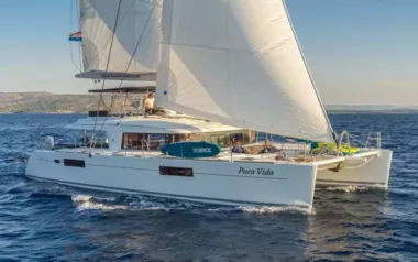Pura Vida by Lagoon – Private Sailing Catamaran Charter in Belize