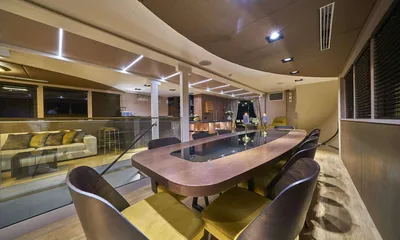 Rara Avis image 4