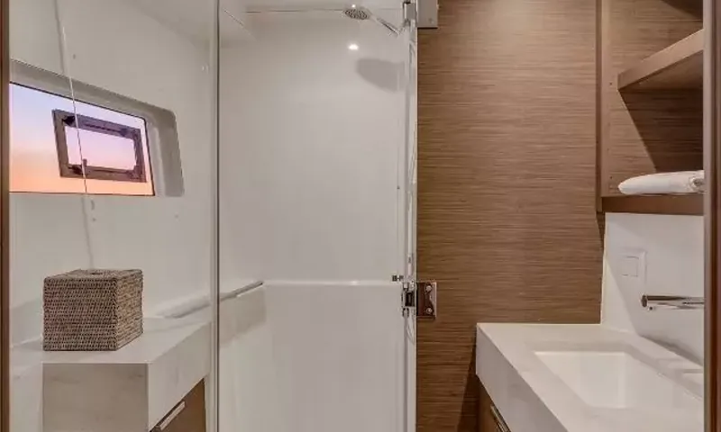 Grande: Ensuite bathroom with glass shower, white basin and small window