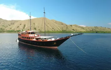 Samata by Konjo Boat Builders – Private Motor Sailer Charter in Komodo