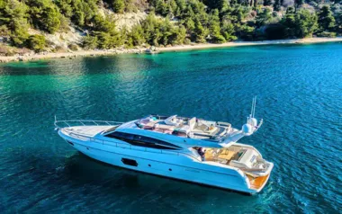Spectacle von Ferretti – privater Motoryacht Charter in Krk