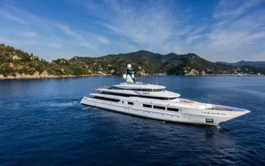 Suerte by Tankoa Yachts – Private Superyacht Charter in Santa Catalina
