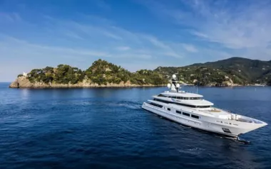 Suerte by Tankoa Yachts – Private Superyacht Charter in Santa Catalina