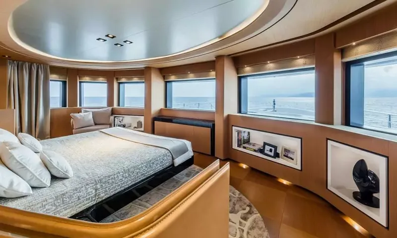 Suerte: Cabin with a large bed, curved wood walls and wide sea view windows