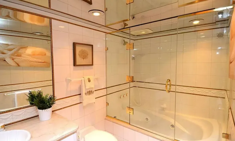 Suite Life image 10
