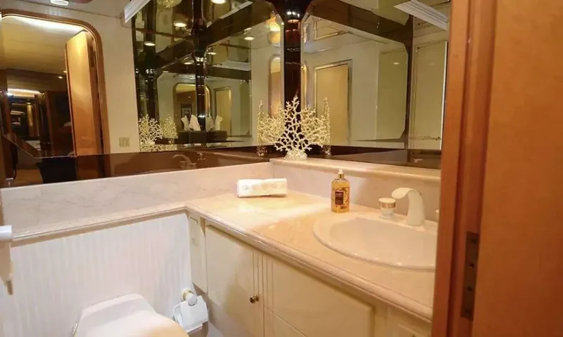 Suite Life image 13