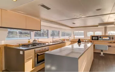 Tiger Lily by Lagoon – Private Sailing Catamaran Charter in Nassau